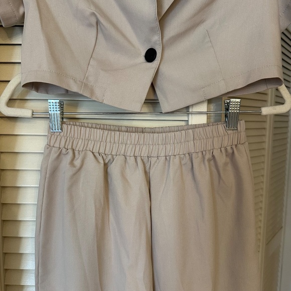 Khaki - Short Sleeve Collared Crop Top & Joggers Set - S - Picture 3 of 7